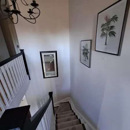 ホームステイ Mullens Lane レタケニー